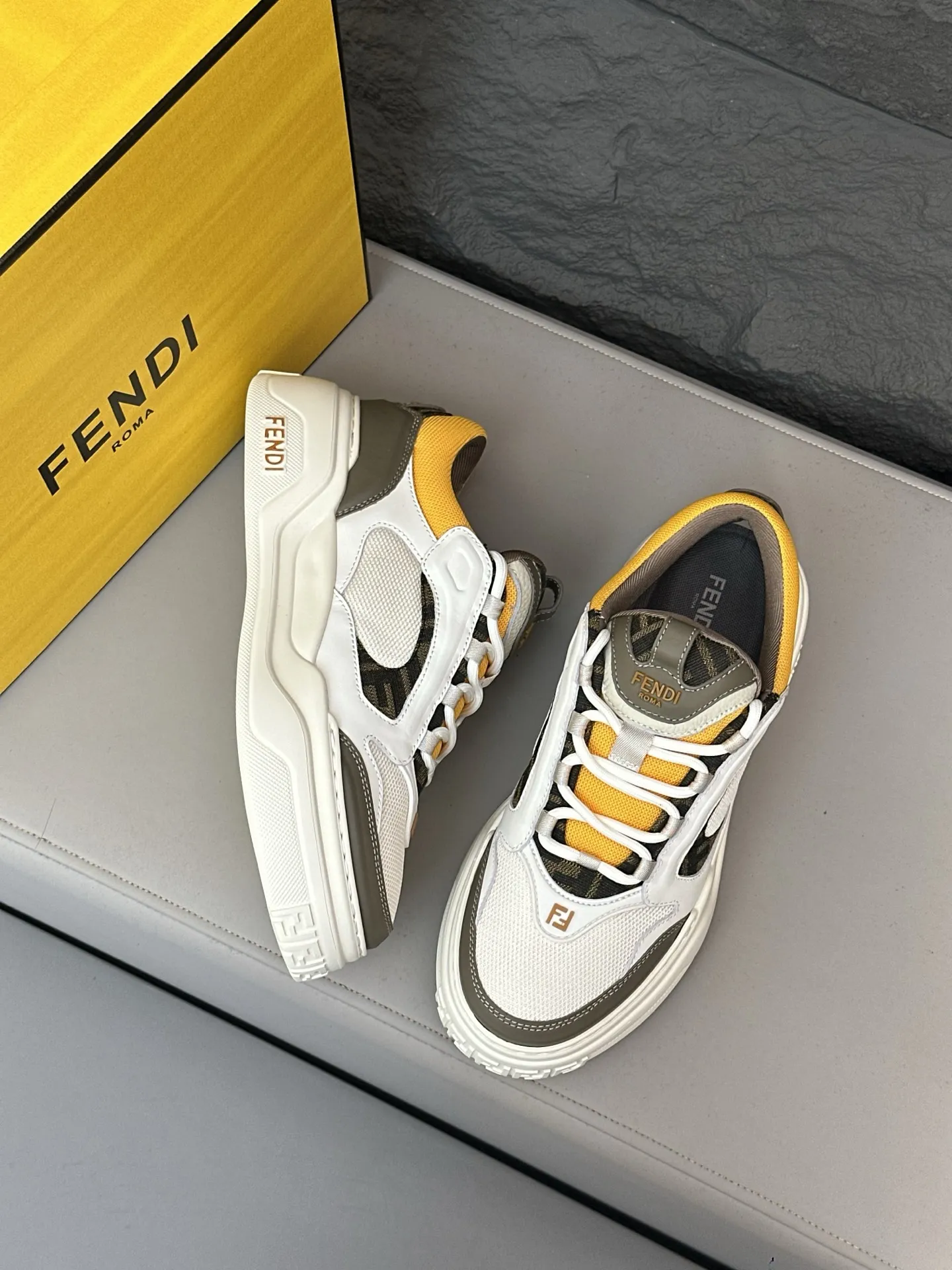 [FENDI] Fendi men's shoes 💰780💰 - High-end quality original casual sports shoes - Upper: Nappa calfskin, pebbled calfskin, tongue and heel; injection molded brand logo plastic module - Lining: brand canvas - Outsole: ultra-light T men's shoes 💰R foam rubber; molded outsole - Super high quality control, fine workmanship: highlighted (high-end, luxury, grade) -Size :39-44 (38, 45, can be customized)